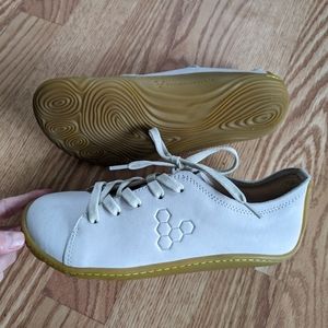 Vivobarefoot Addis Junior Shoes (UK 4, US 5) in Cement Color